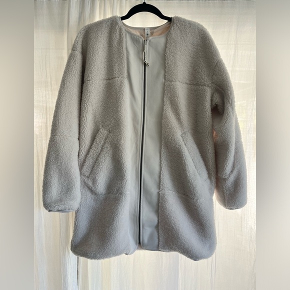 Lululemon coat - Picture 3 of 5